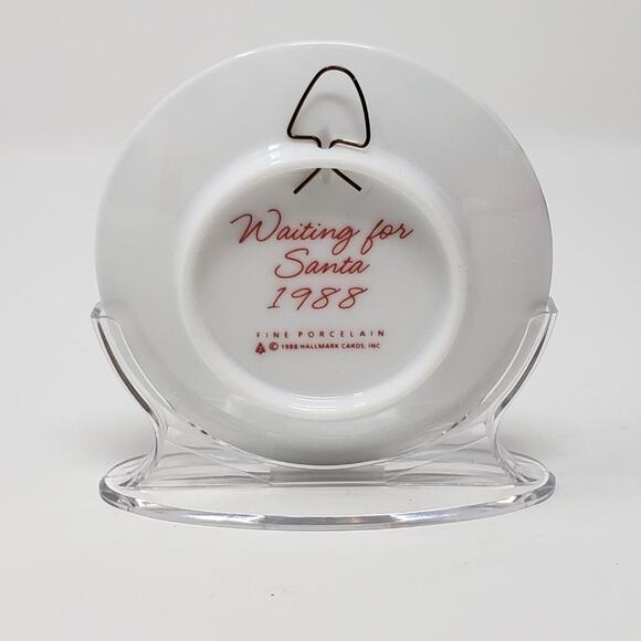 1988 Hallmark Waiting for Santa Miniature Porcelain Holiday Christmas Plate. - Picture 6 of 11